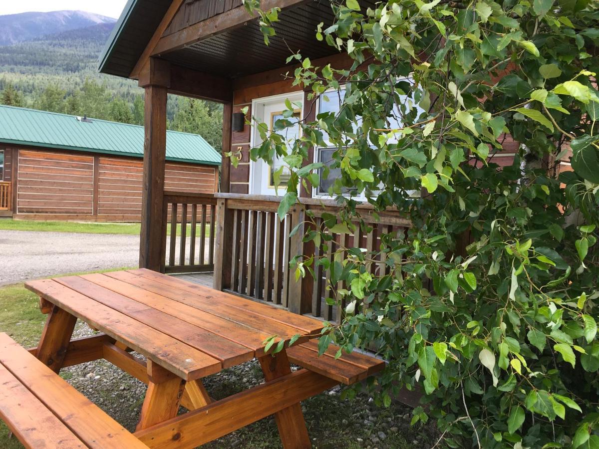 Beaver Creek Lodge And Cabins McBride ภายนอก รูปภาพ